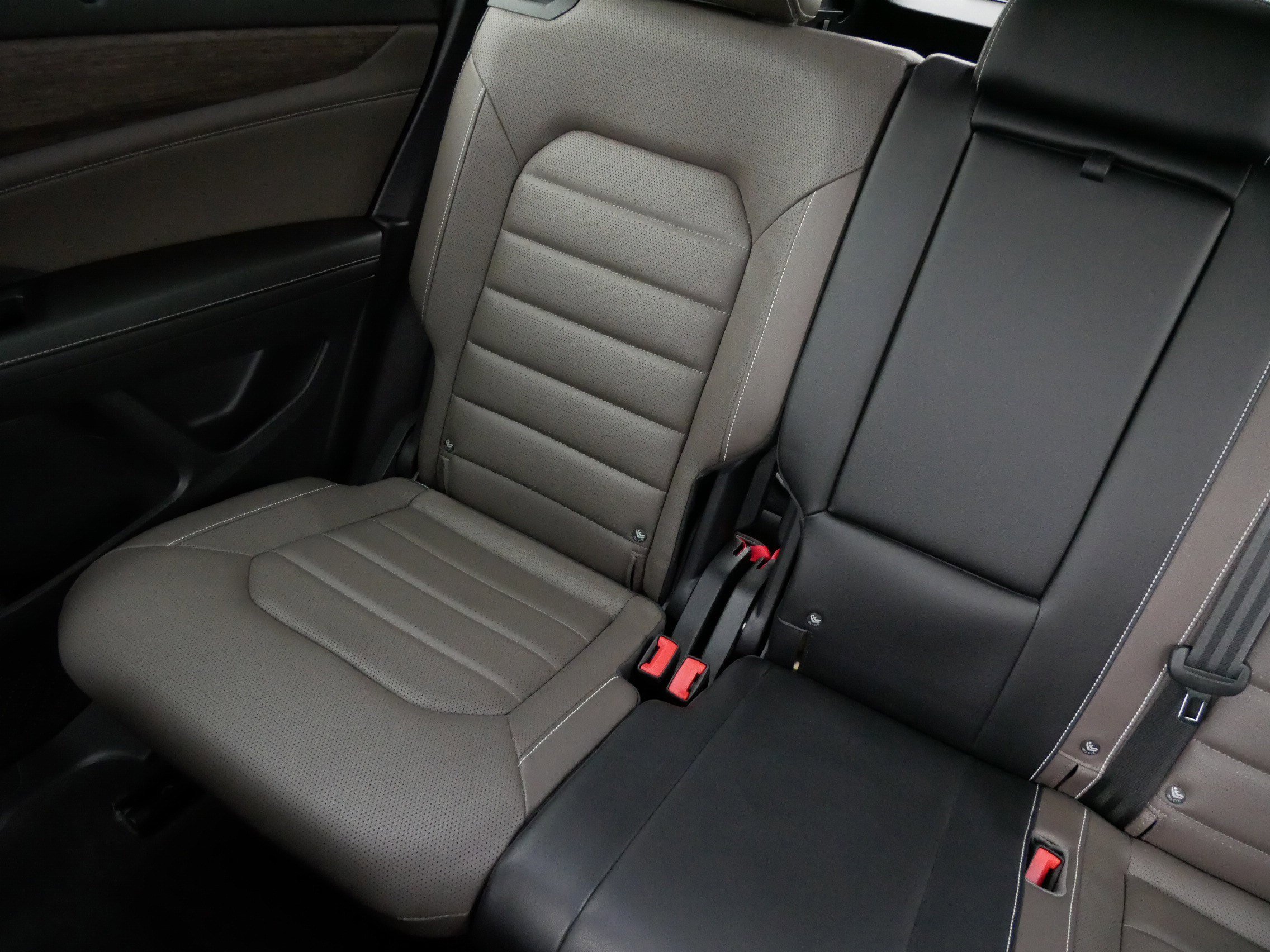 Used 2024 Volkswagen Atlas SEL AWD/4WD image 12