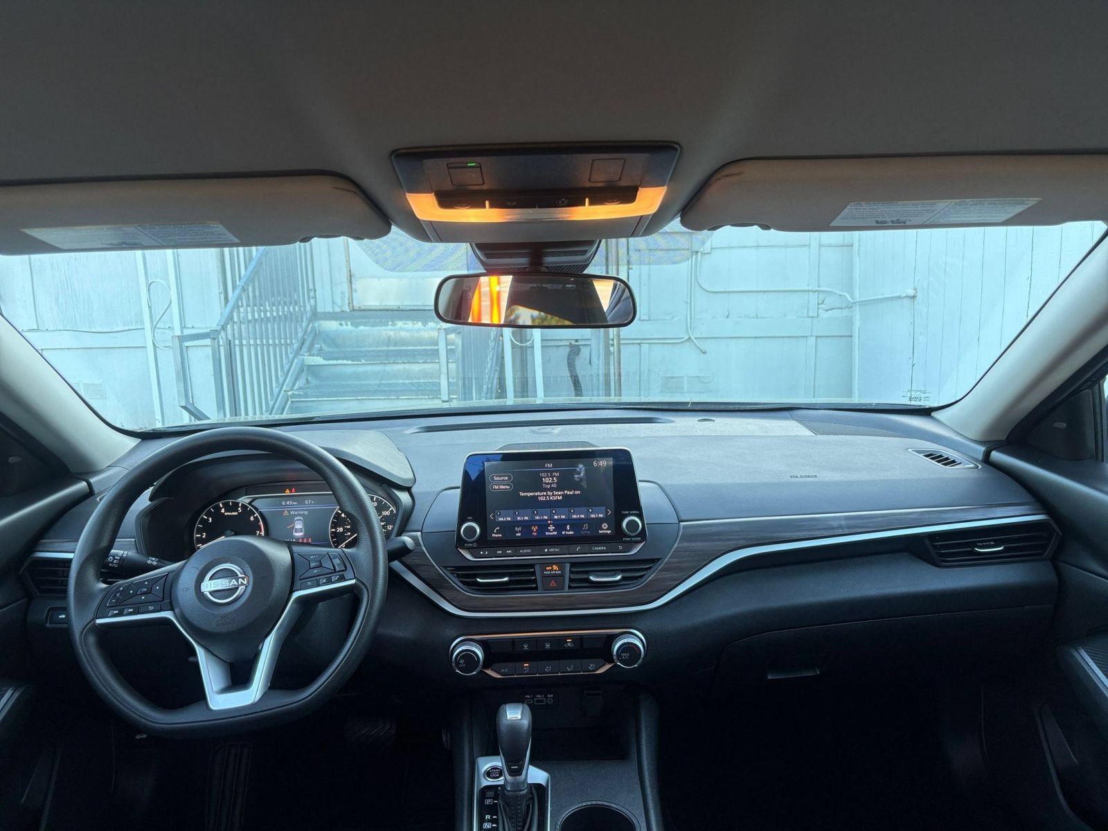 Used 2025 Nissan Altima 2.5 SV FWD image 33