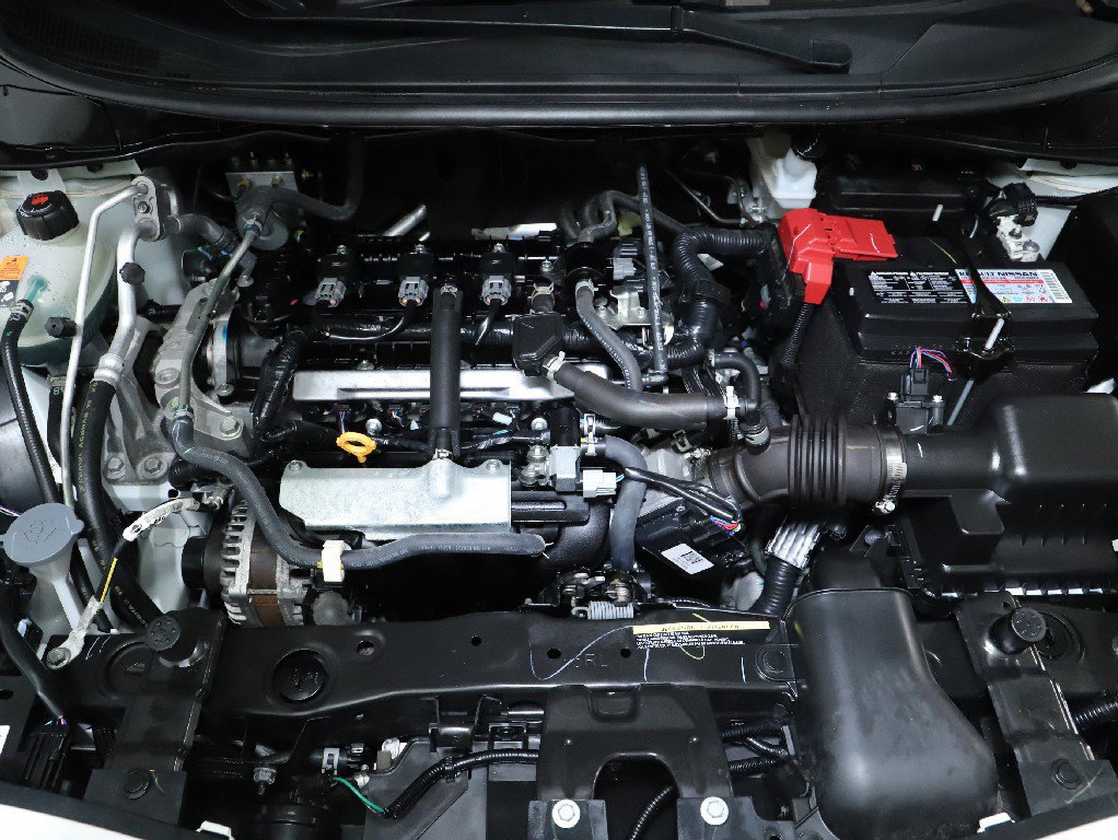 Used 2025 Nissan Versa SR w/ Trunk Package FWD image 34