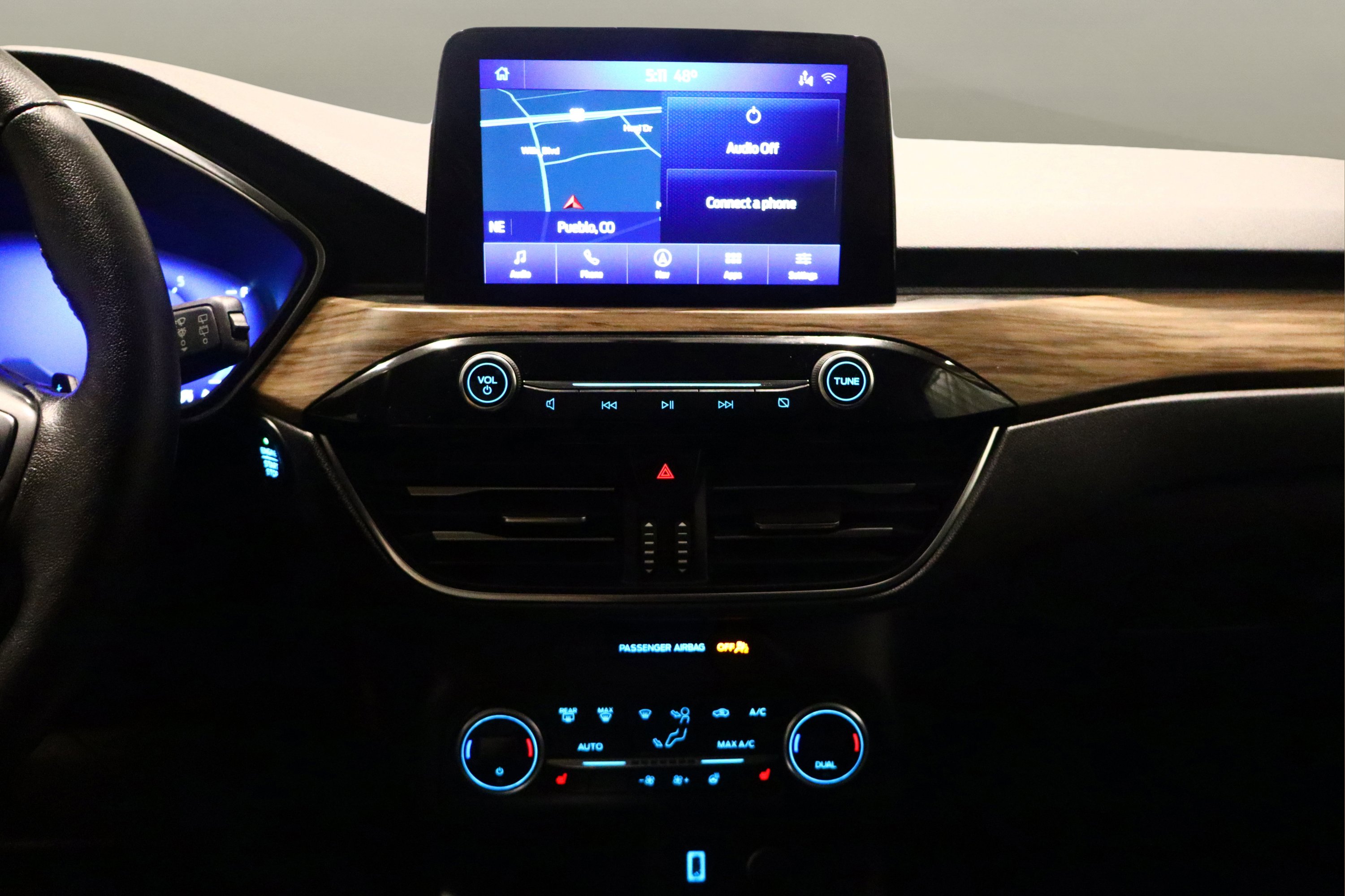 Used 2020 Ford Escape Titanium image 19