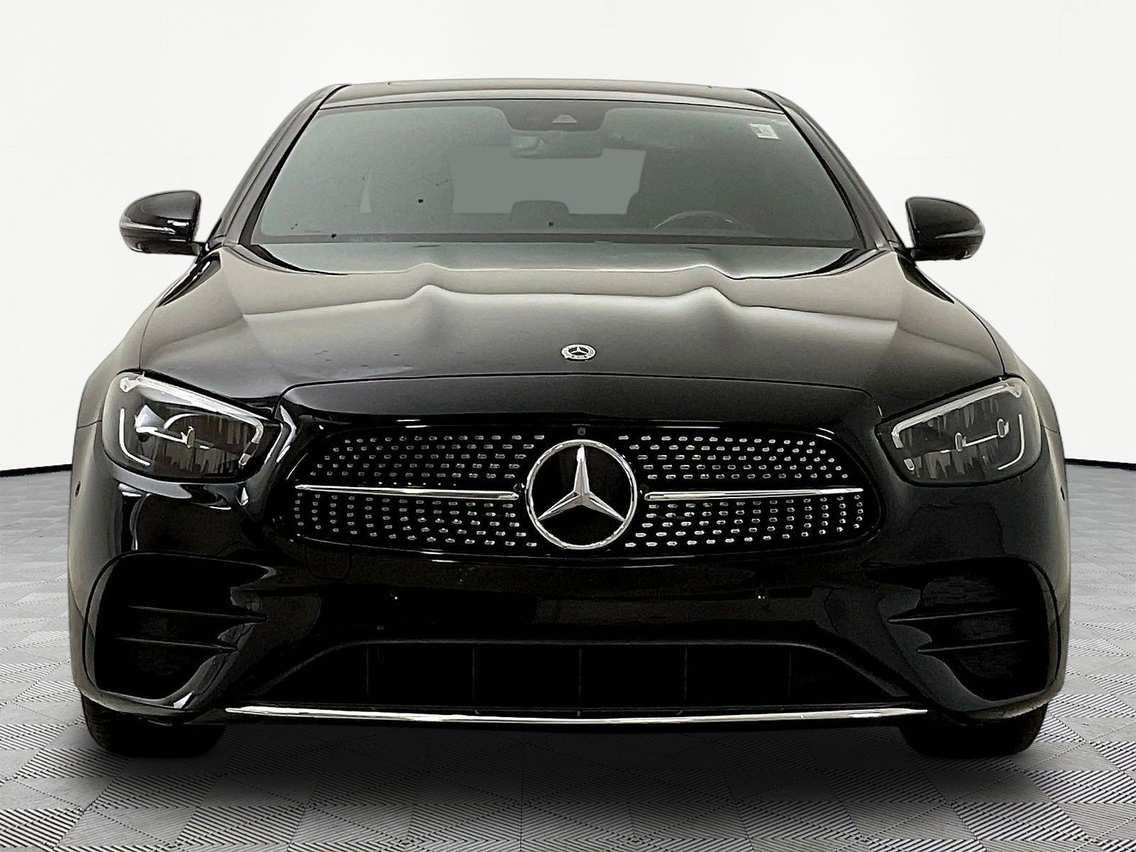 Used 2023 Mercedes-Benz E 350 4MATIC Sedan image 2