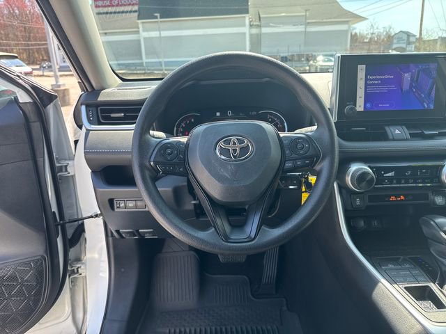 Used 2023 Toyota RAV4 LE AWD/4WD image 15