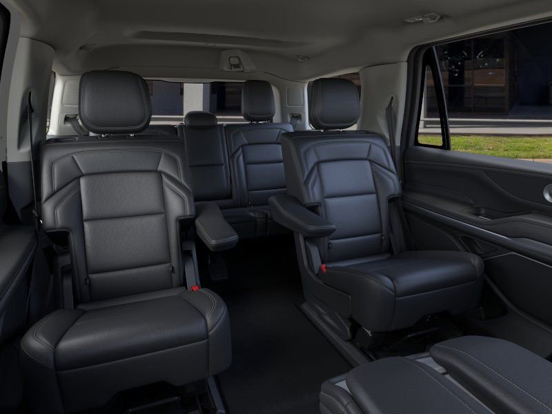 New 2026 Lincoln Navigator Premiere AWD/4WD image 11