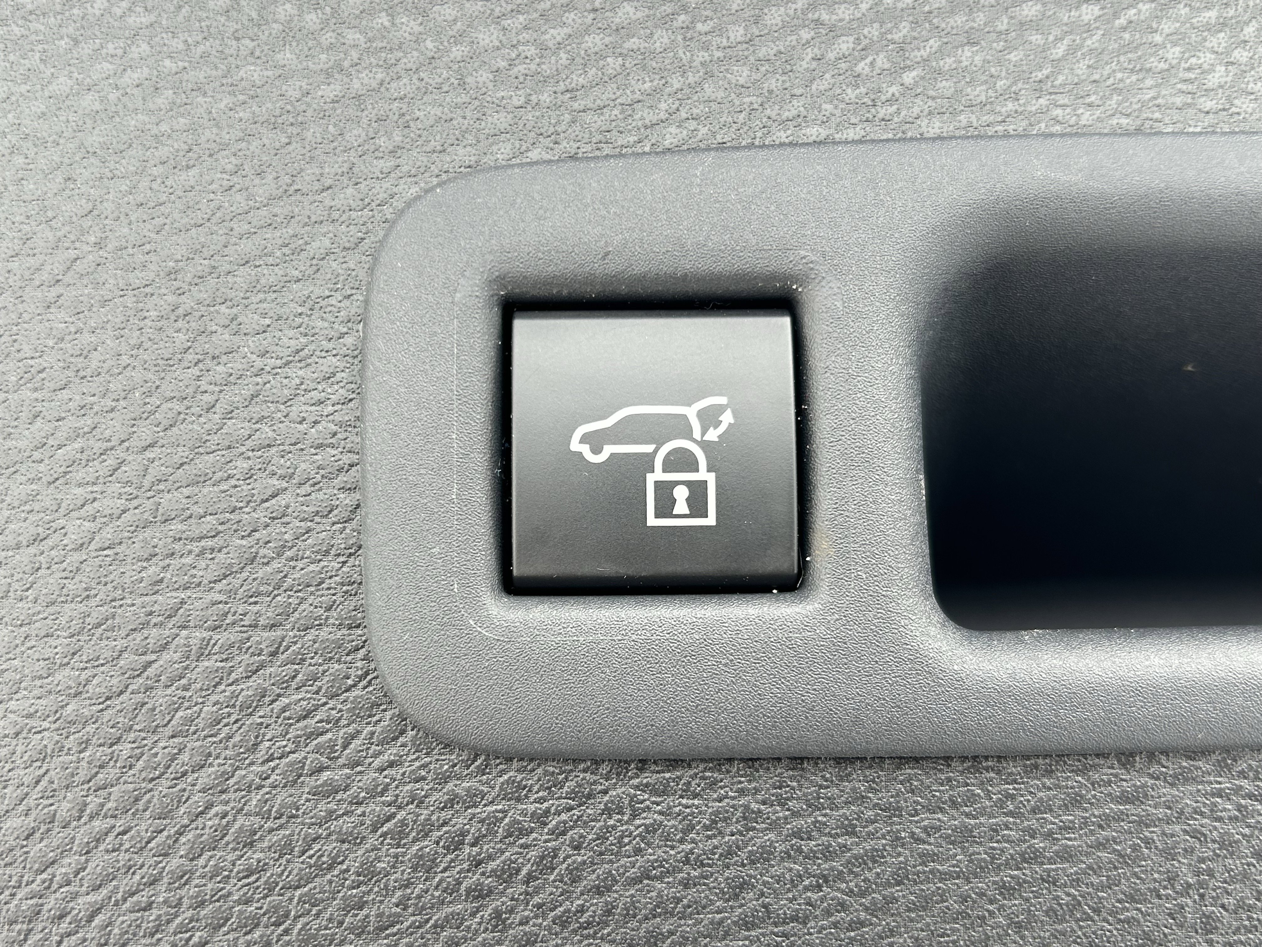 Used 2025 Toyota Sienna Limited image 25