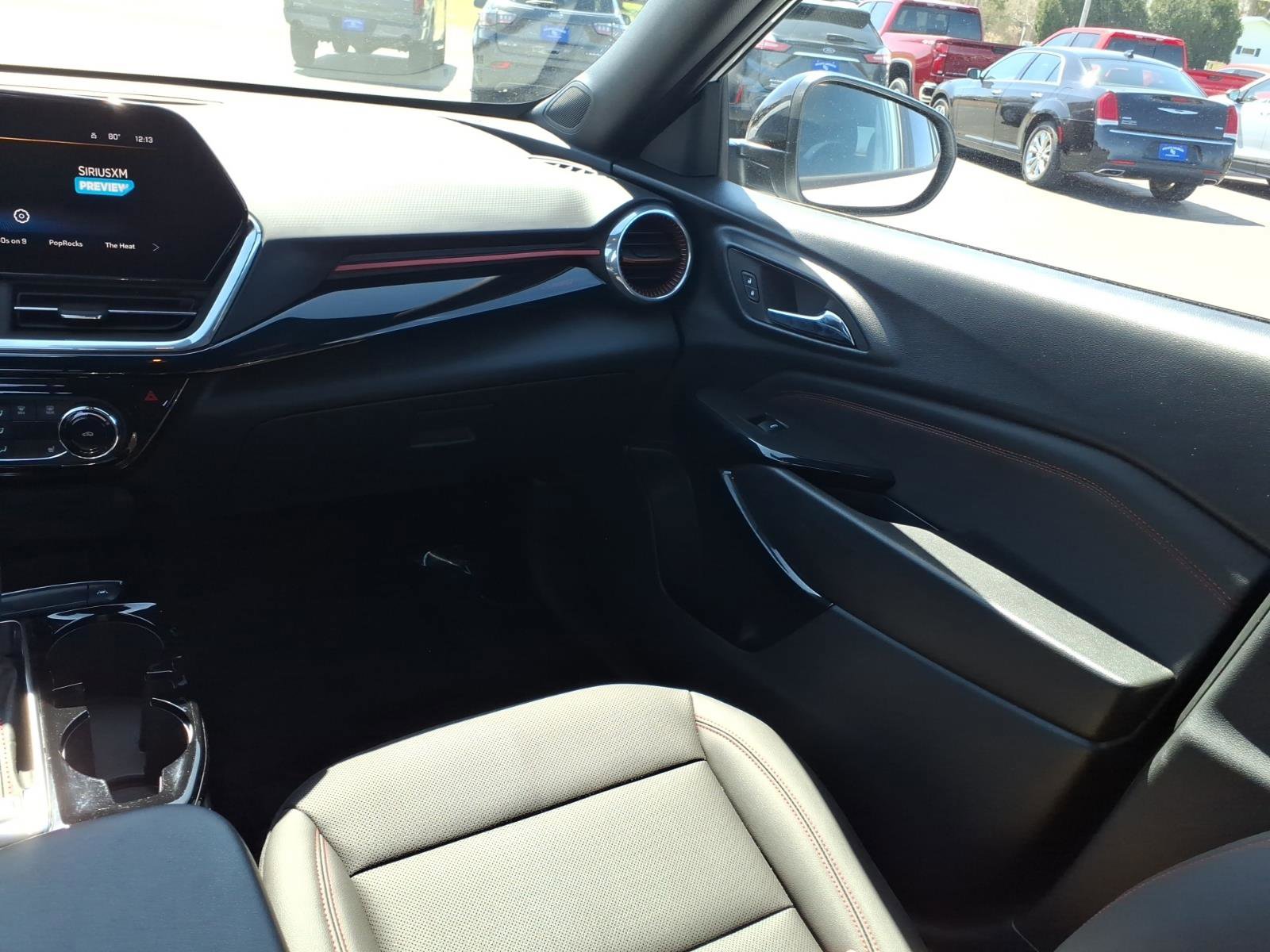 Used 2024 Chevrolet Trax RS image 12