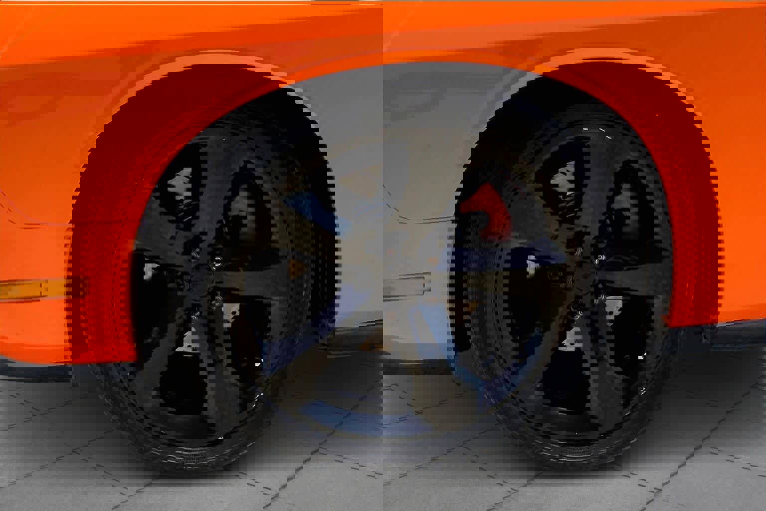 Used 2014 Dodge Challenger R/T w/ Blacktop Package image 9