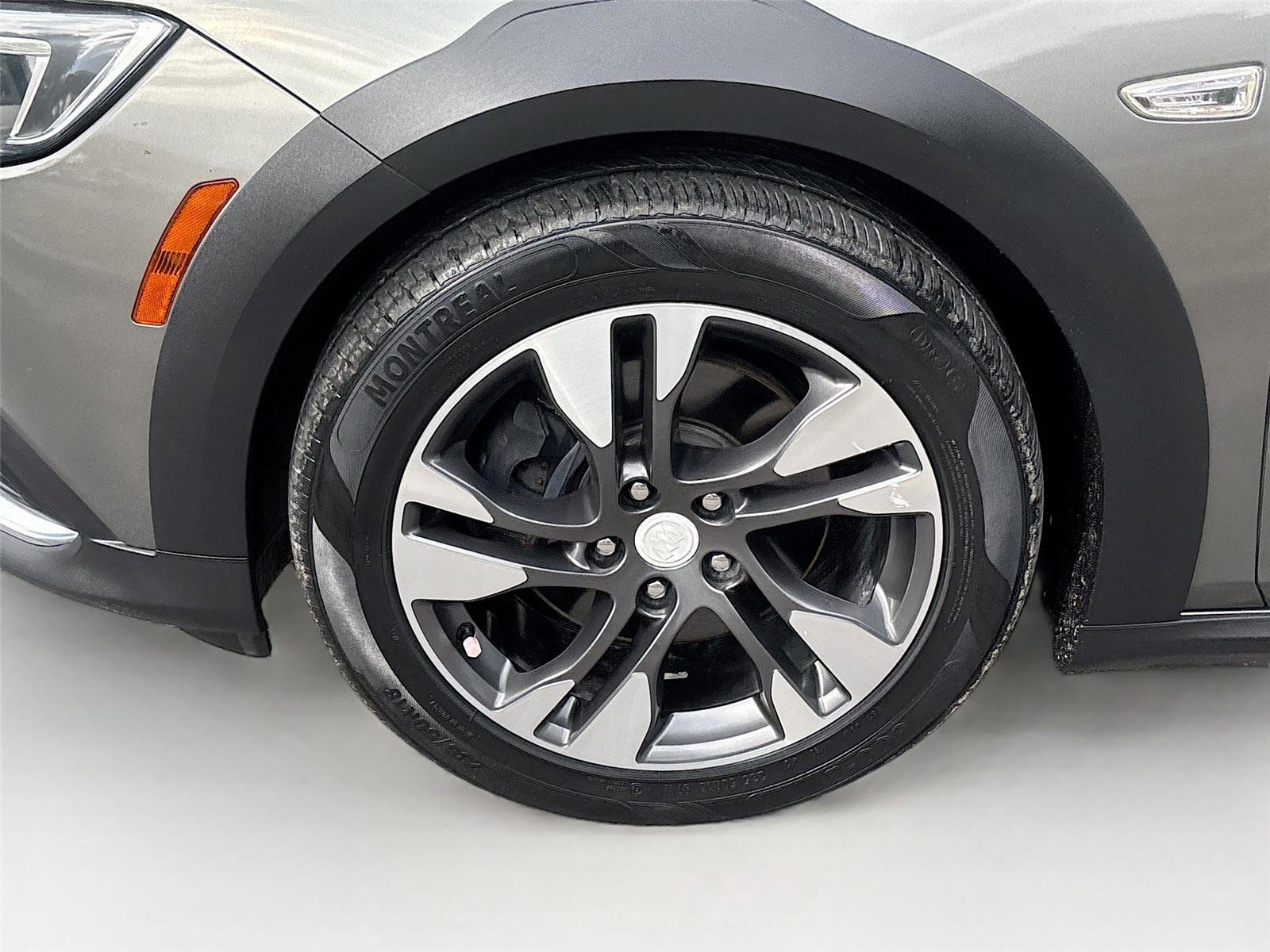 Used 2018 Buick Regal Preferred w/ Sights and Sounds Package AWD/4WD image 30