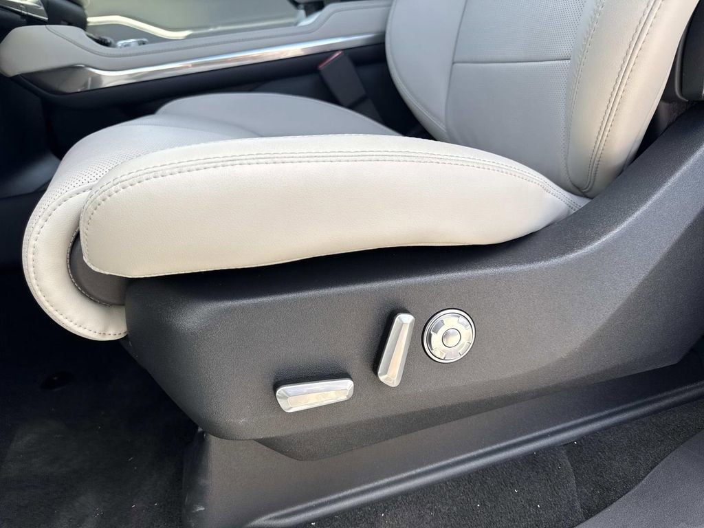 New 2026 Lincoln Navigator Reserve image 22