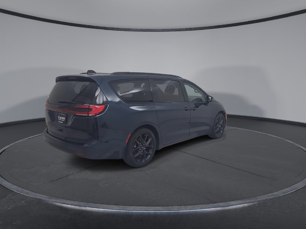 Certified 2025 Chrysler Pacifica Limited FWD image 17