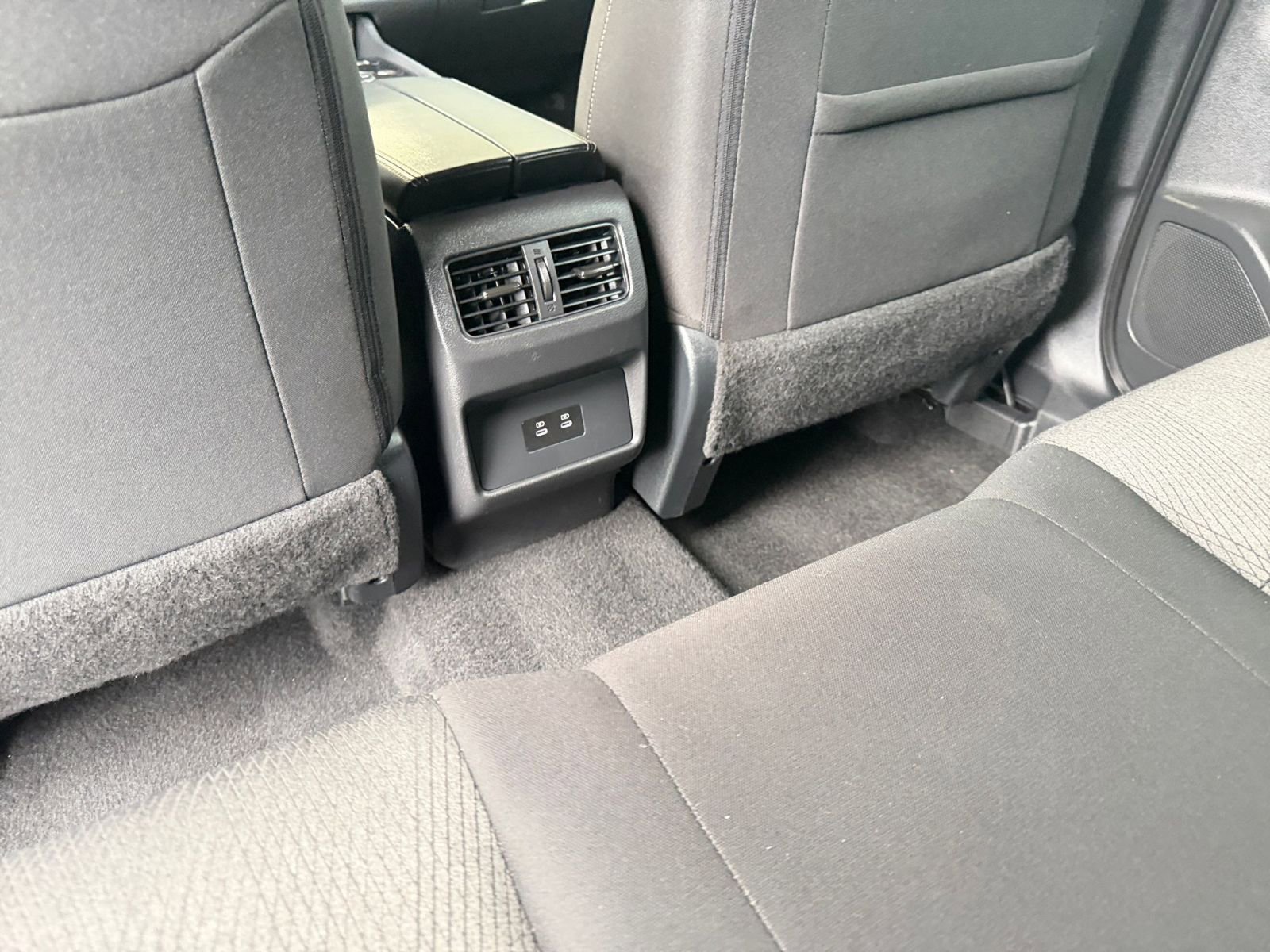 Used 2025 Nissan Rogue SV image 24