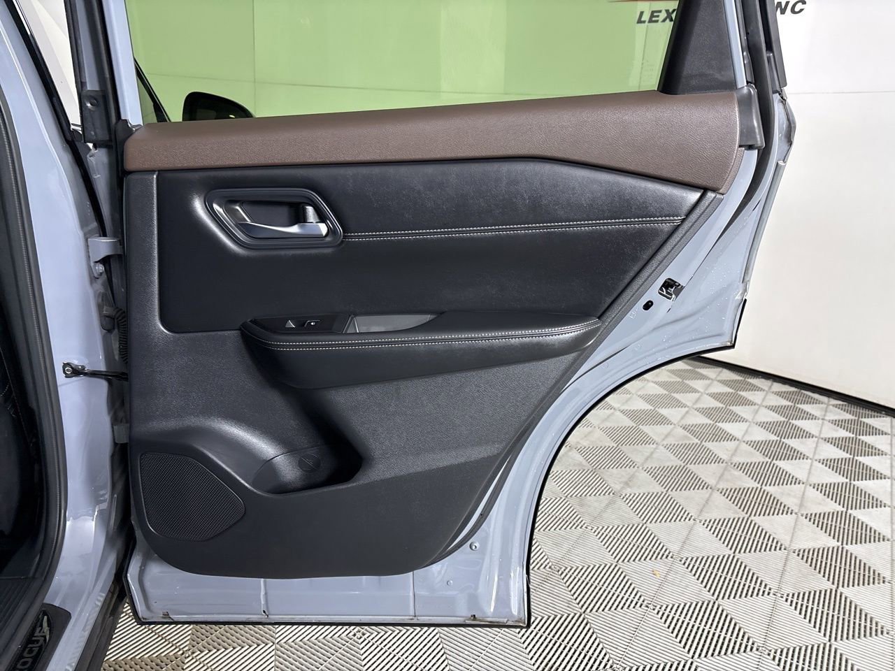 Used 2023 Nissan Rogue SL image 25