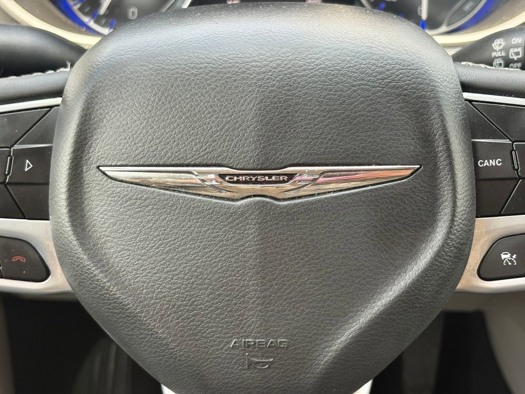 Used 2023 Chrysler Pacifica Touring-L FWD image 22