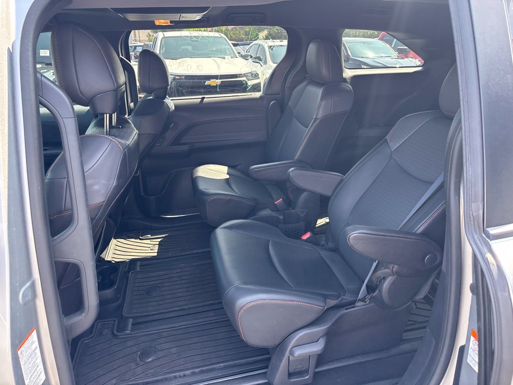 Used 2022 Toyota Sienna XSE w/ XSE Plus Package FWD image 12