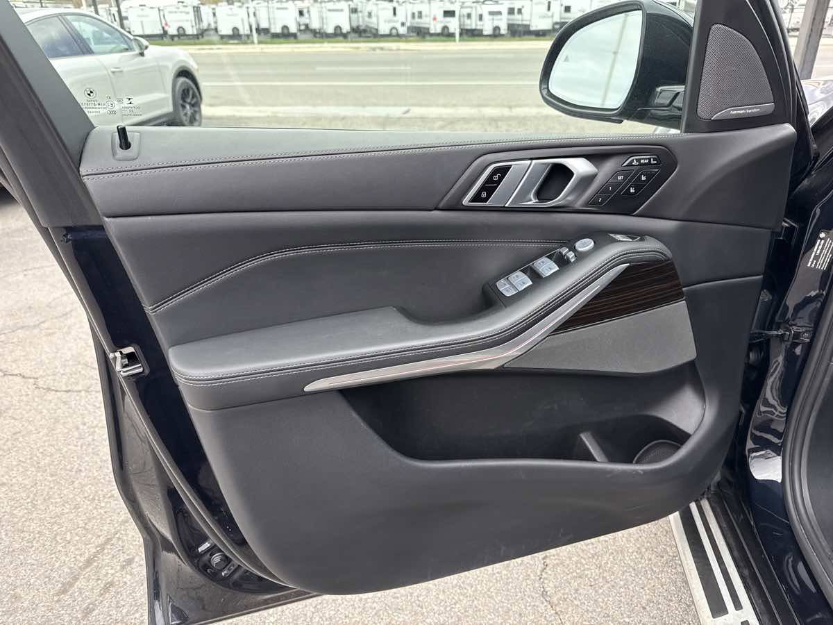 Used 2023 BMW X7 xDrive40i w/ Executive Package image 12