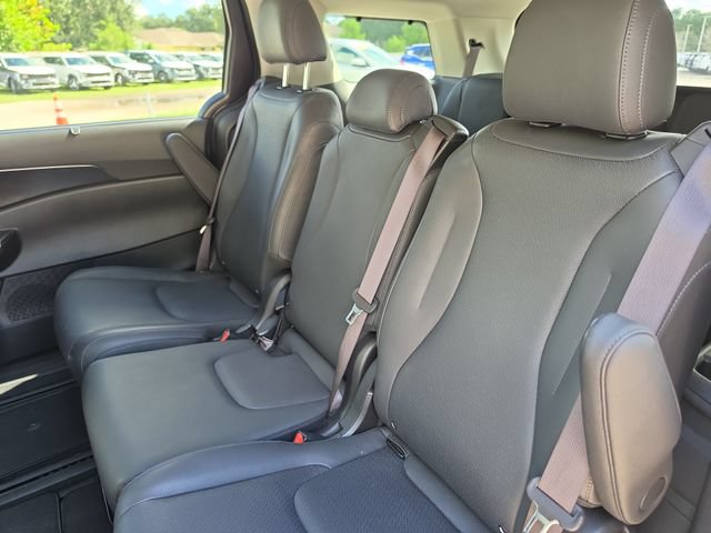 Certified 2025 Kia Carnival SX Prestige FWD image 12