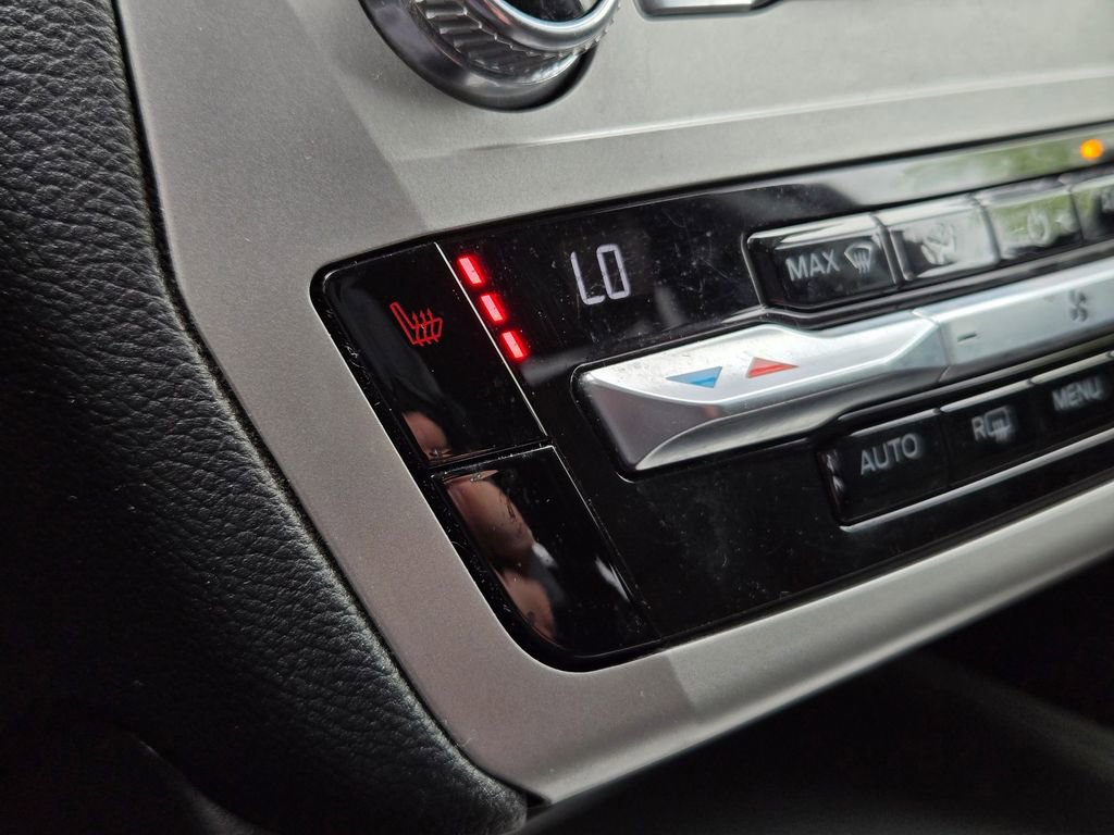 Used 2021 Ford Explorer XLT image 16