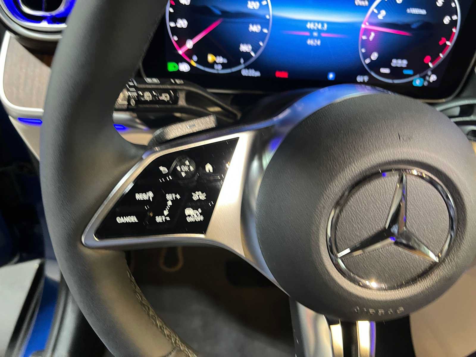 Used 2025 Mercedes-Benz GLC 300 image 27