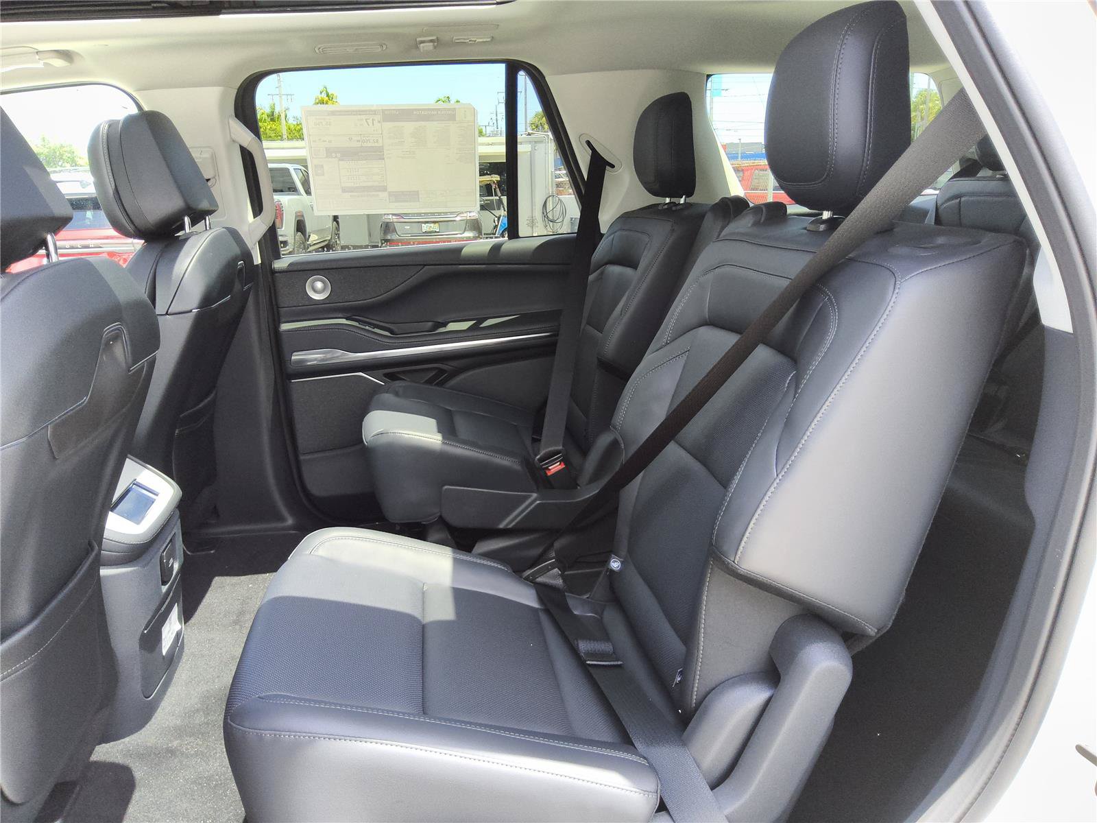 New 2027 Lincoln Navigator Reserve AWD/4WD image 18