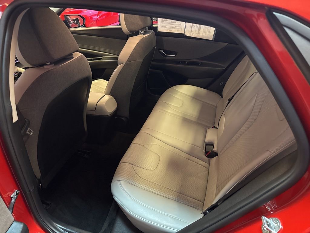 Used 2021 Hyundai Elantra Limited image 43