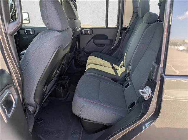 Used 2025 Jeep Gladiator Rubicon w/ Convenience Group AWD/4WD image 16