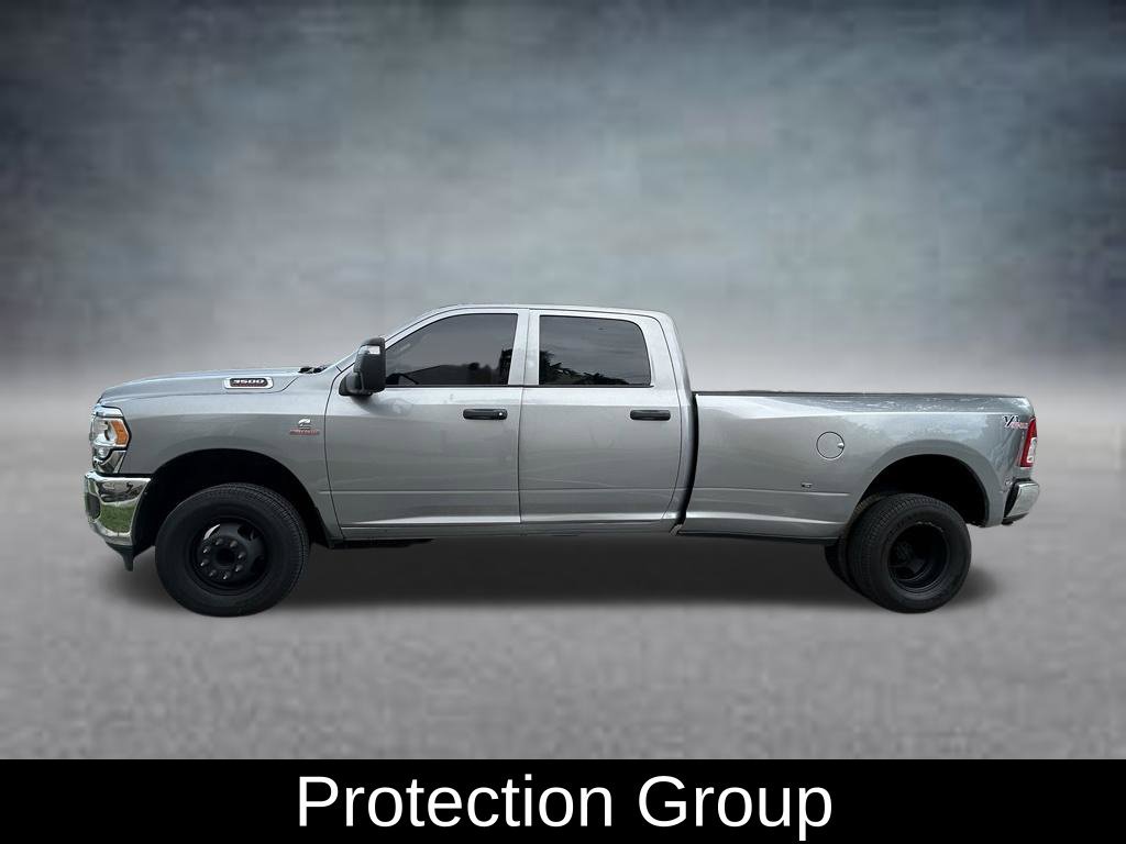 Used 2024 RAM 3500 Tradesman w/ Chrome Appearance Group AWD/4WD image 4