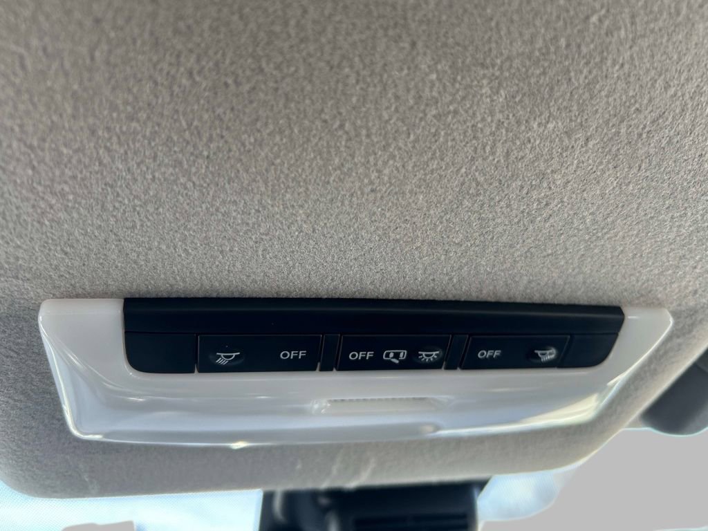 Used 2025 Nissan Versa SV w/ Trunk Package image 29