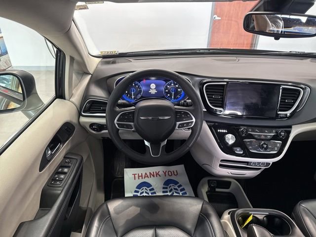 Used 2023 Chrysler Pacifica Touring-L FWD image 40