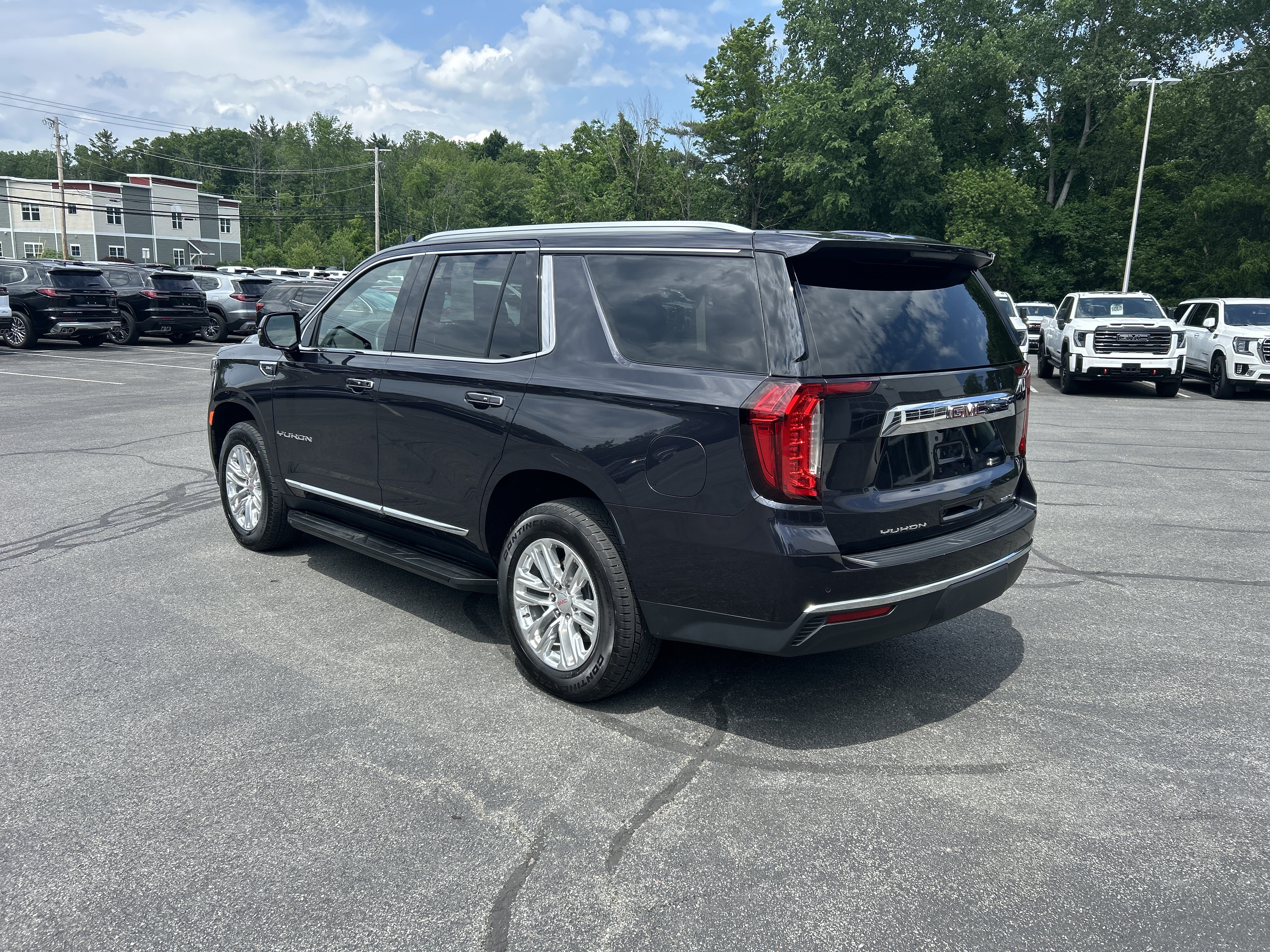 Certified 2024 GMC Yukon SLT w/ SLT Luxury Package AWD/4WD image 7