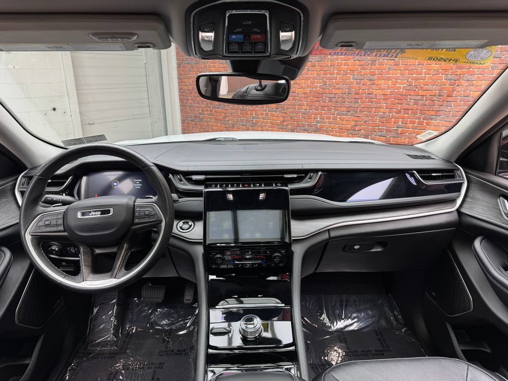 Used 2022 Jeep Grand Cherokee L Limited AWD/4WD image 13