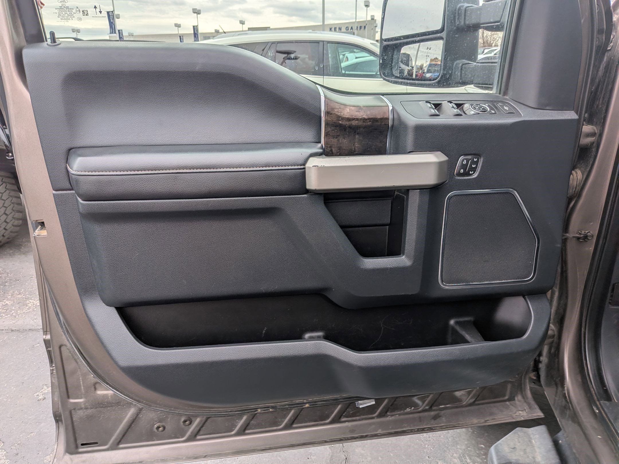 Used 2022 Ford F450 Lariat w/ Chrome Package image 14