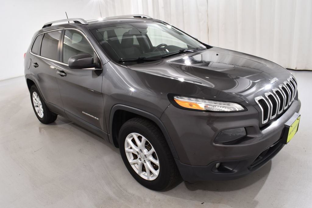 Used 2017 Jeep Cherokee Latitude AWD/4WD image 5