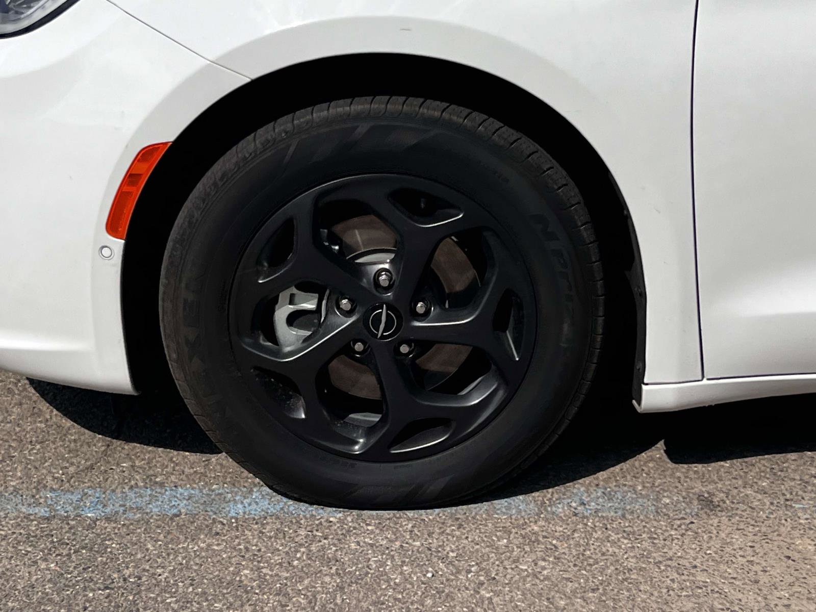 Used 2022 Chrysler Pacifica Limited w/ S Appearance Package image 6