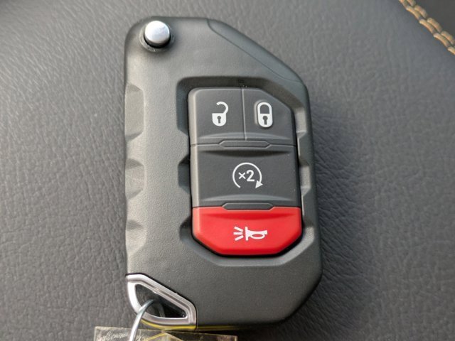 Used 2025 Jeep Wrangler Sahara image 24