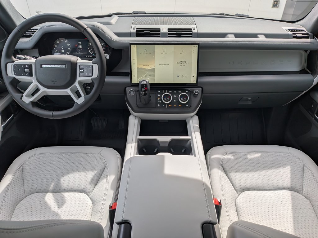 New 2026 Land Rover Defender 110 X-Dynamic SE AWD/4WD image 15