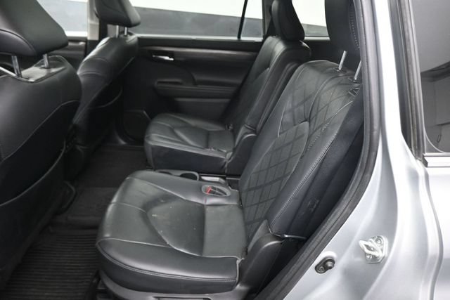 Used 2021 Toyota Highlander Platinum AWD/4WD image 19