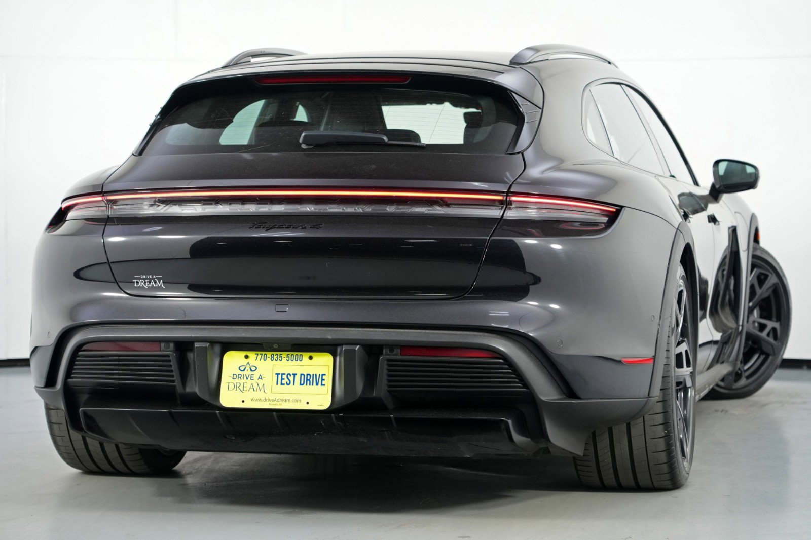 Used 2022 Porsche Taycan 4 Cross Turismo image 5