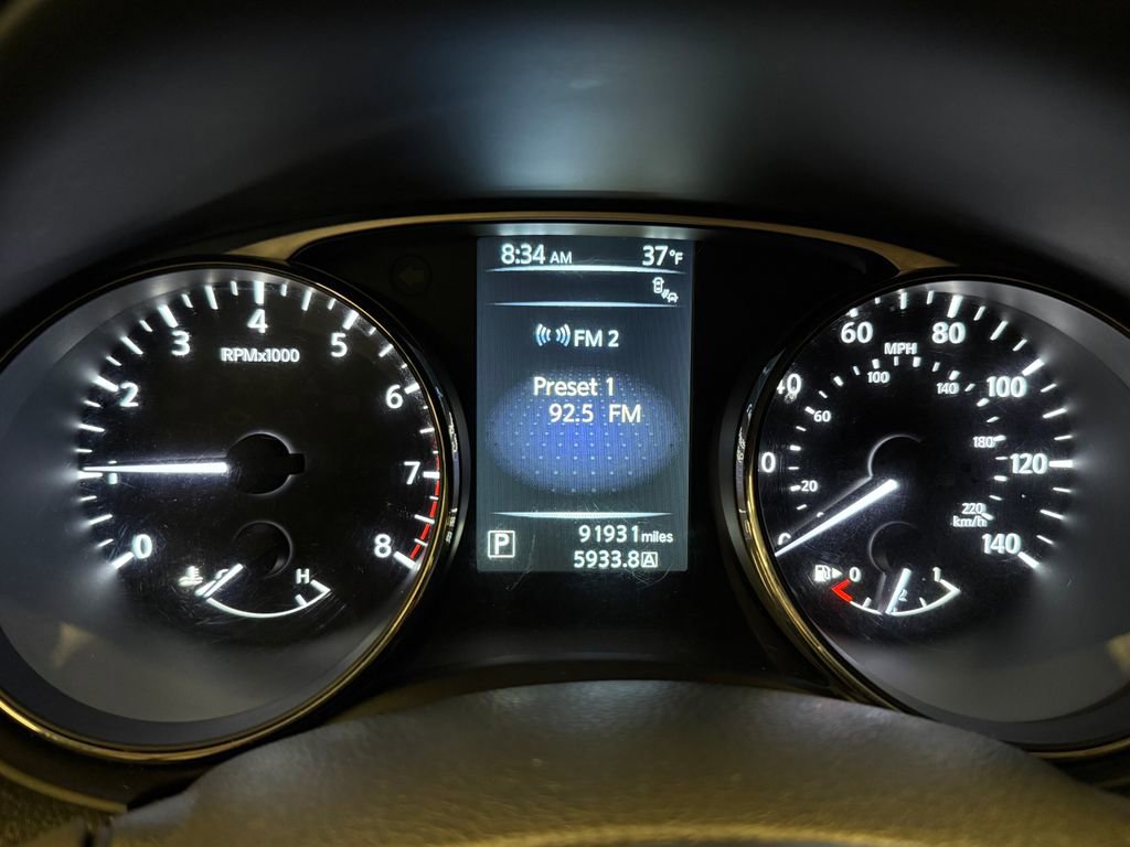 Used 2016 Nissan Rogue SV w/ SV Premium Package image 10