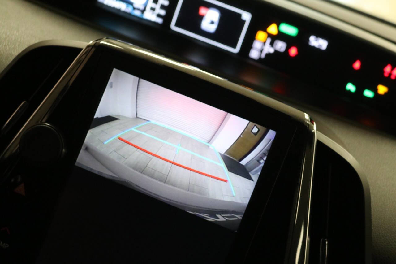 Used 2017 Toyota Prius Prime Advanced image 24