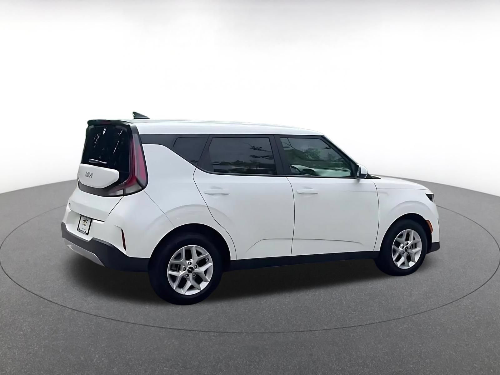 Used 2025 Kia Soul LX w/ LX Technology Package FWD image 15