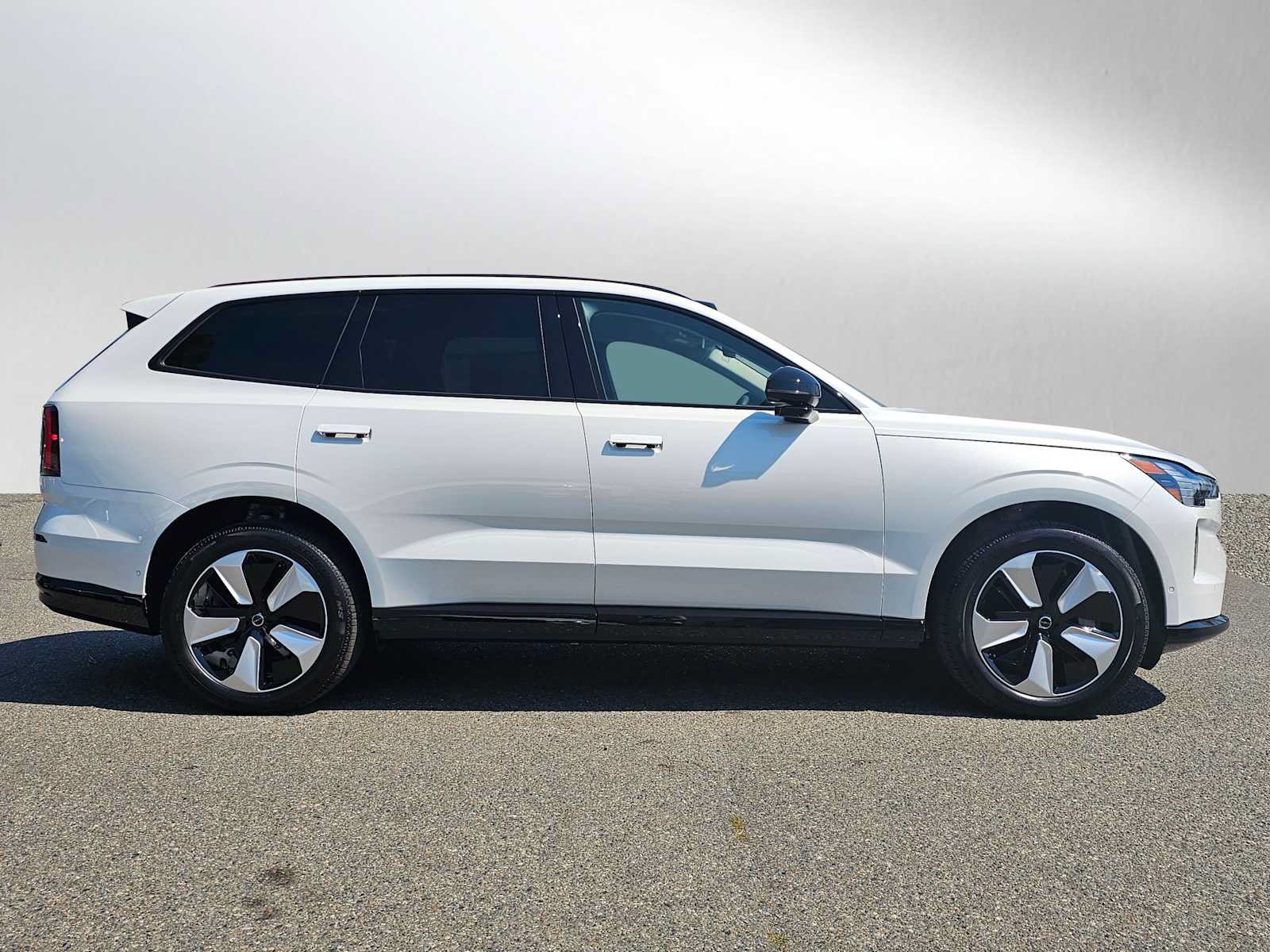 New 2025 Volvo EX90 Plus AWD/4WD image 2