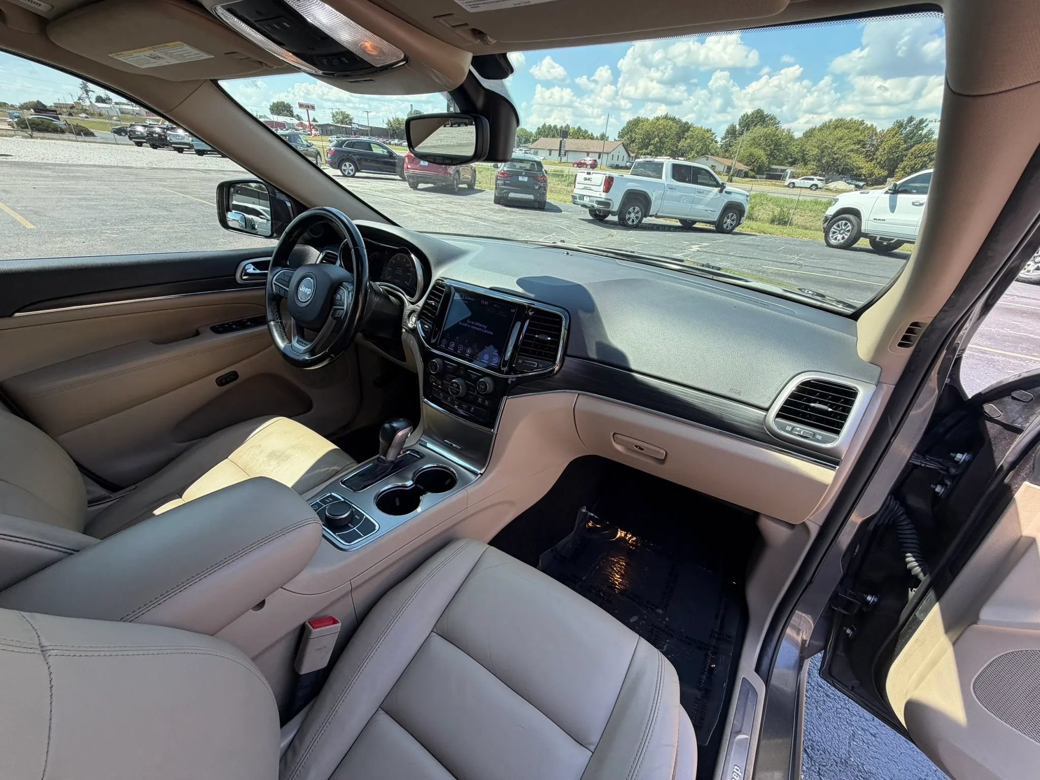 Used 2020 Jeep Grand Cherokee Limited AWD/4WD image 27