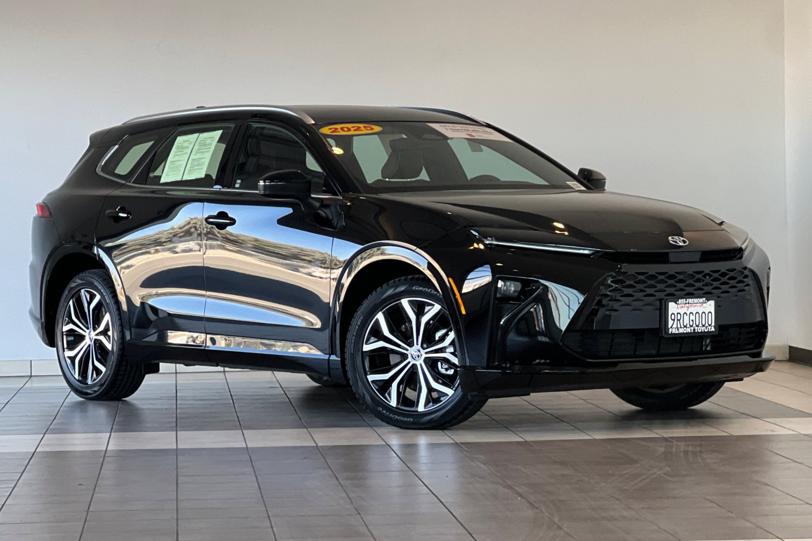Certified 2025 Toyota Crown Signia AWD/4WD image 2