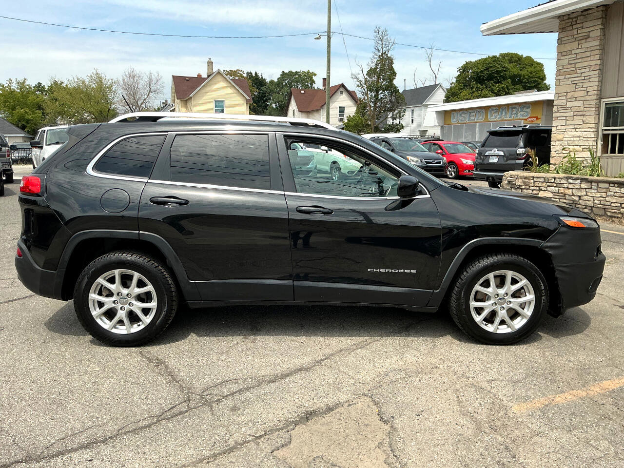 Used 2014 Jeep Cherokee Latitude image 2