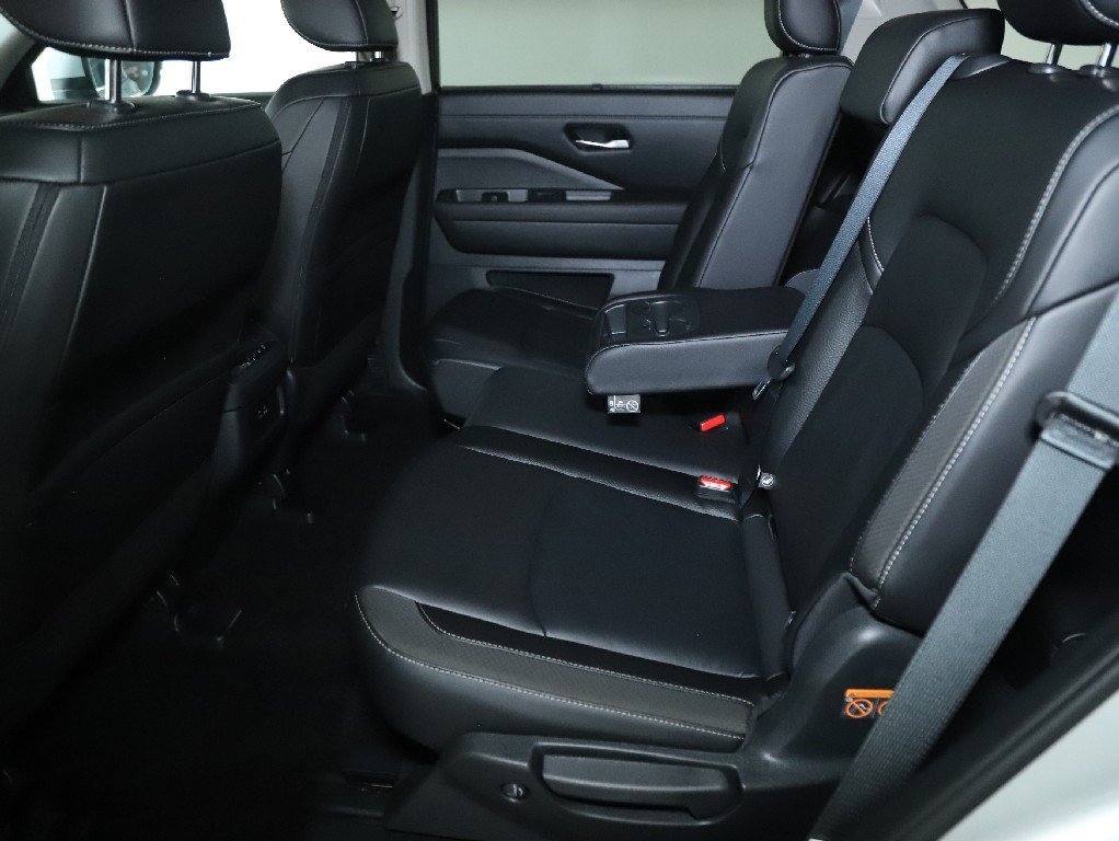 Certified 2025 Nissan Pathfinder SL image 15