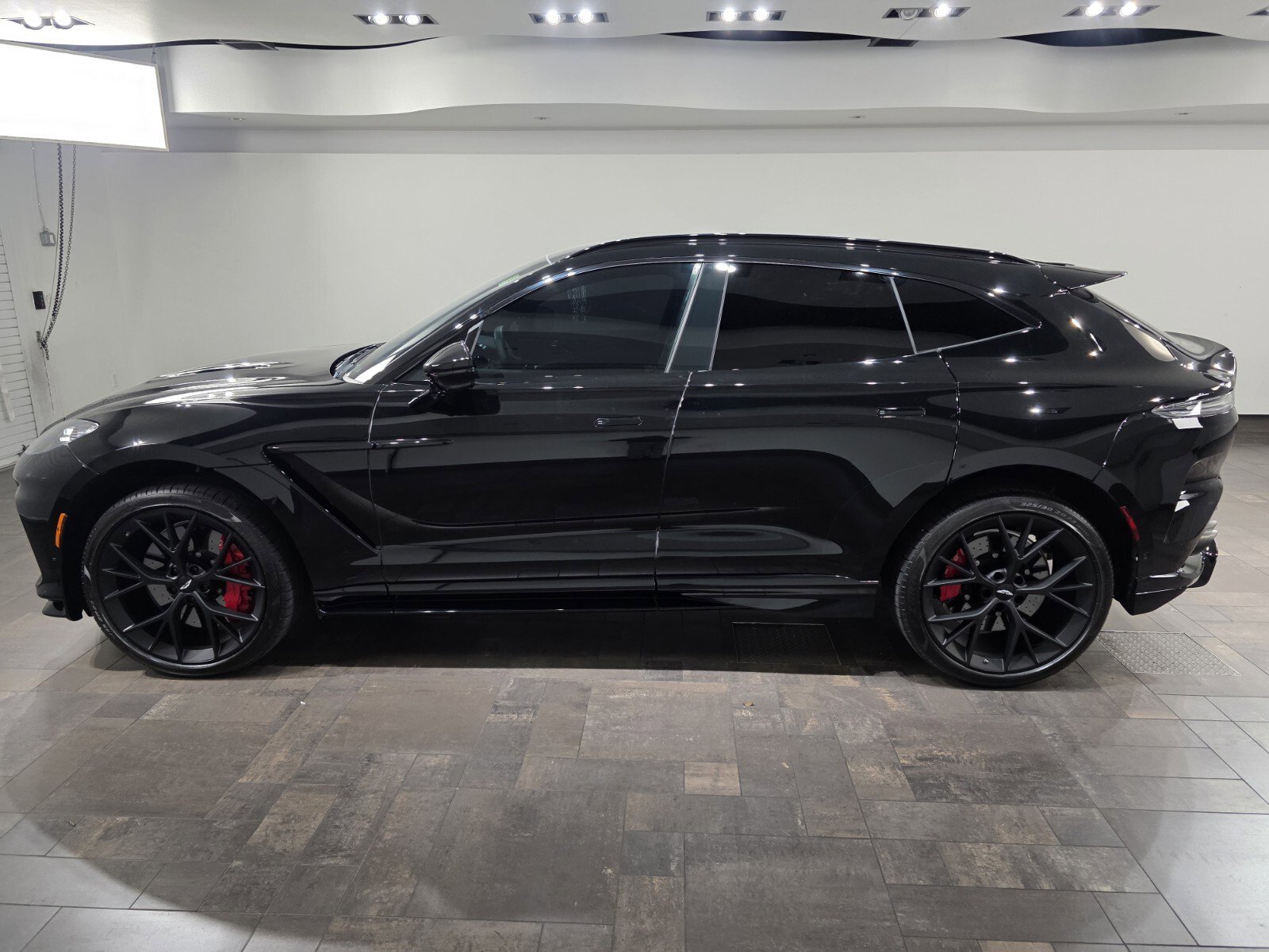 Used 2025 Aston Martin DBX 707 image 25