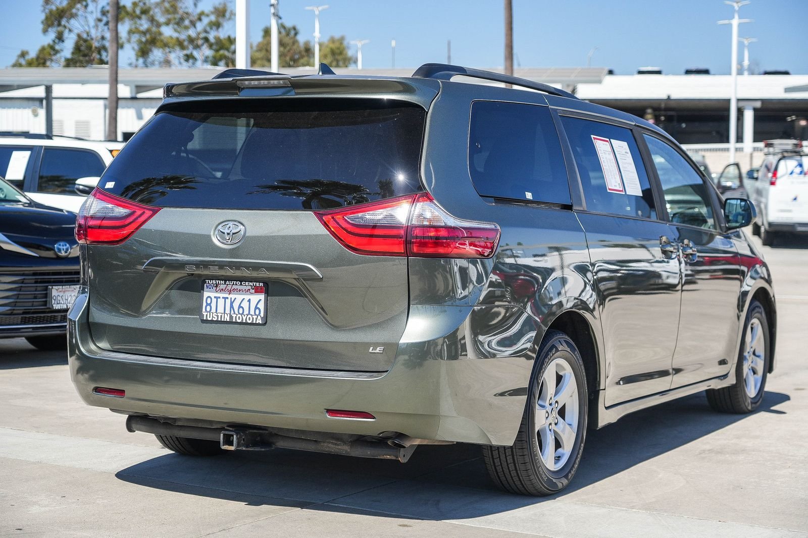 Certified 2020 Toyota Sienna LE w/ Carpet Mat Package FWD image 6