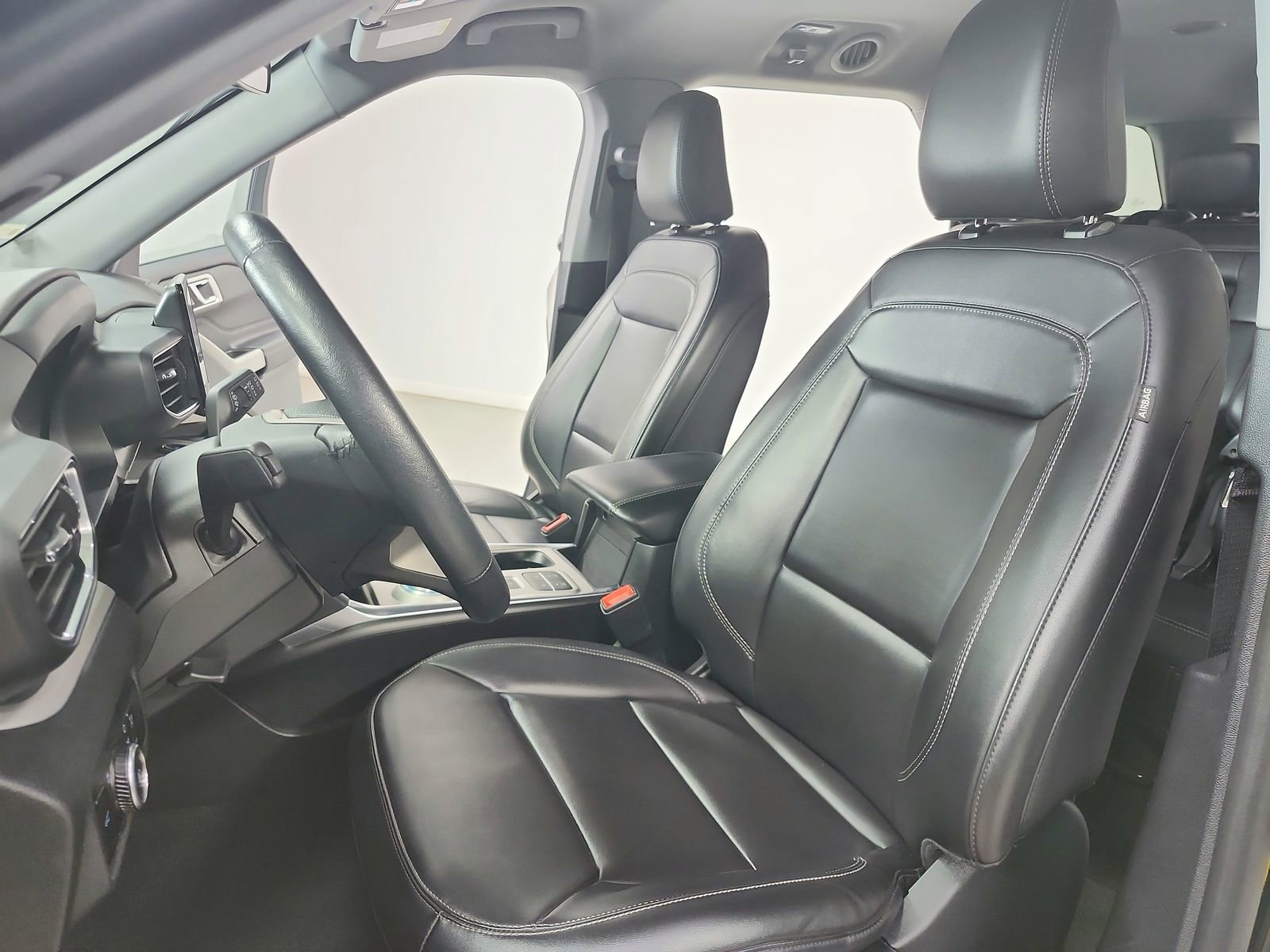 Used 2024 Ford Explorer XLT w/ Equipment Group 202A image 19