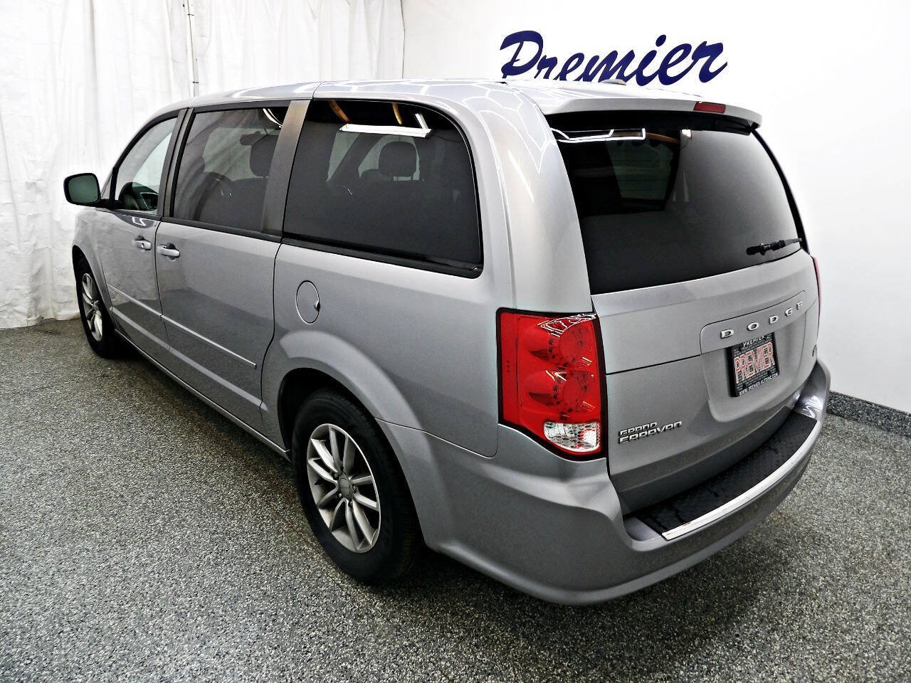 Used 2016 Dodge Grand Caravan SE FWD image 4