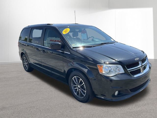 Used 2017 Dodge Grand Caravan SXT FWD image 3