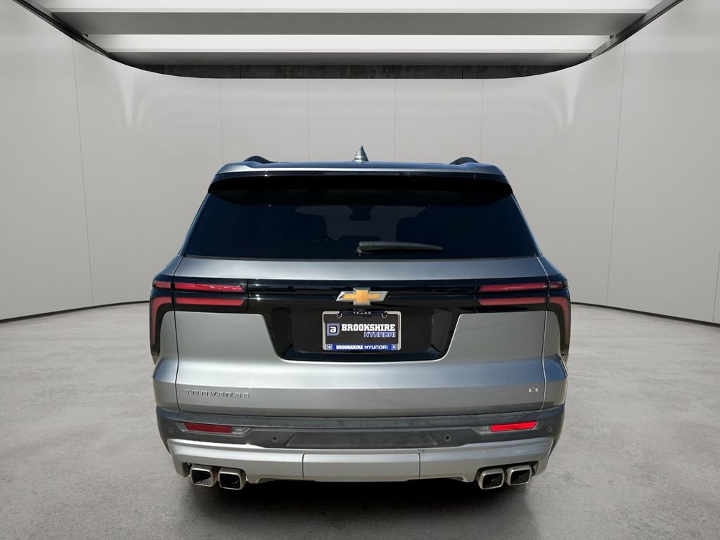 Used 2024 Chevrolet Traverse LT image 4